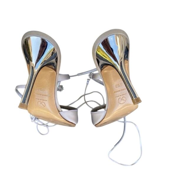 St. John ivory/pale gray/silver strappy sandal w/rhinestones. Made in Italy. Siz - Picture 4 of 13